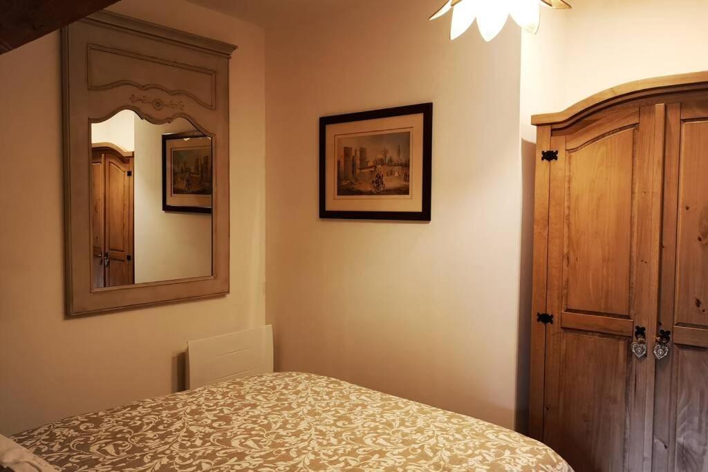 Aux 3 Maillets Apartment Бурж Екстериор снимка